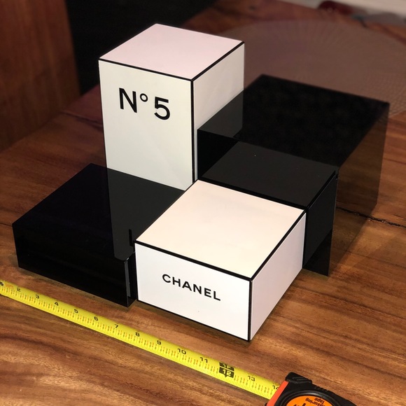 CHANEL ULTRA RARE & EXCLUSIVE CHANEL NO 5 DISPLAY - Picture 6 of 6